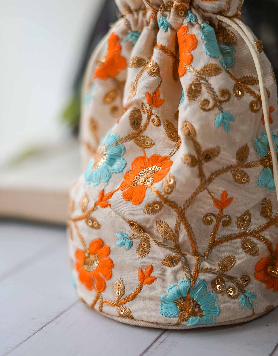 Bolsa floral de bruja