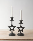 Candelabro de metal con estrella