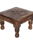 Mesa de madera con pentagrama