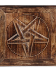 Mesa de madera con pentagrama